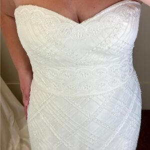 Chic Strapless Lace Dress